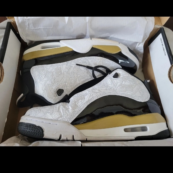 Shoes - Picture 2 of 6